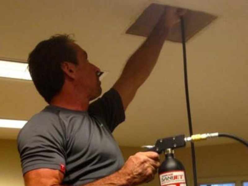 snipsmag_duct-cleaning-disinfectant-application